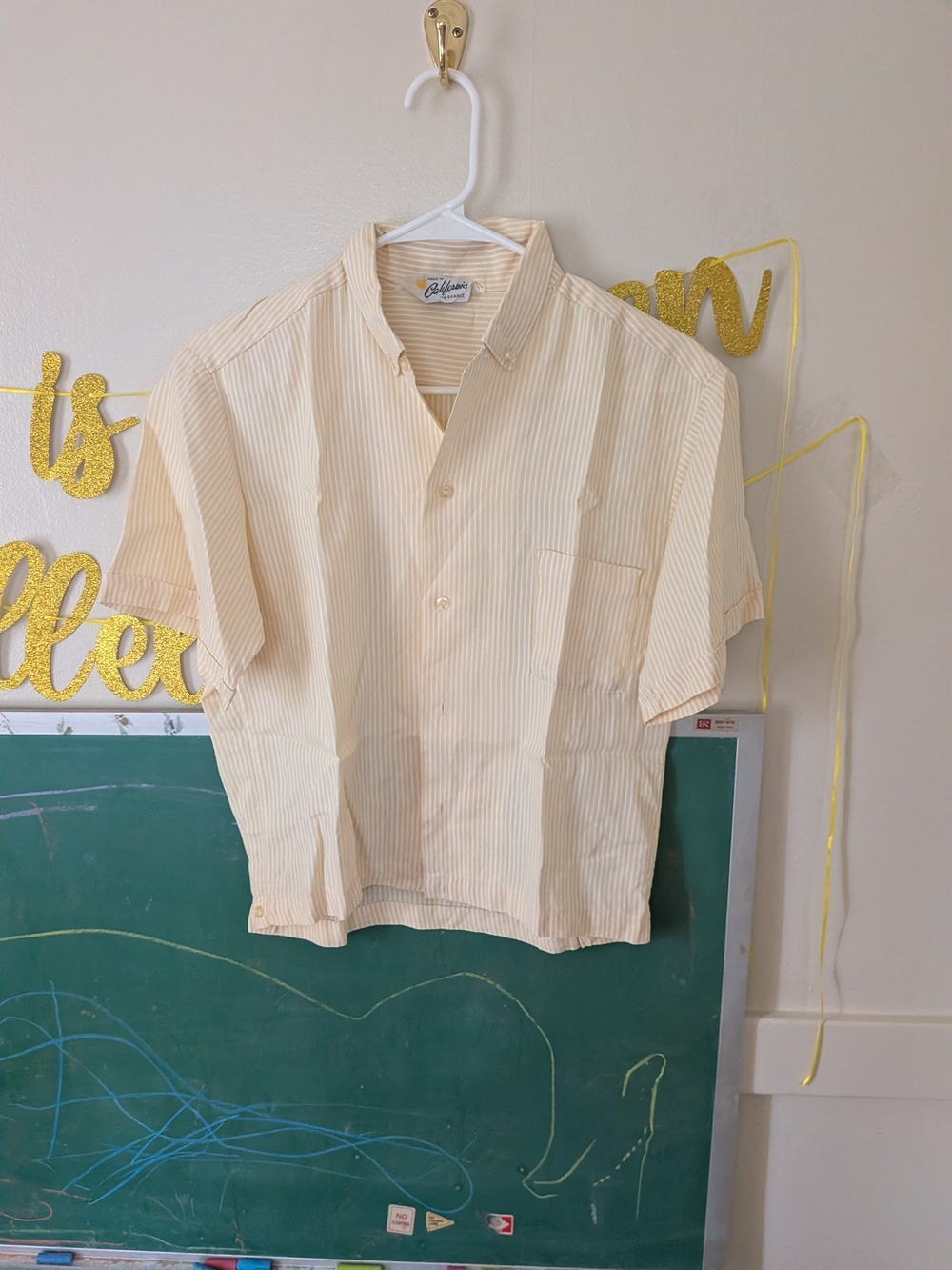 1950s Men's Cream and Yellow Striped Short-Sleeve Button-Up Shirt